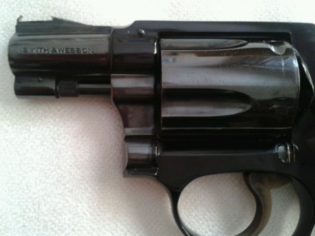 Hola, compañeros de armas.
Acabo de adquirir un revólver smith wesson airwight de 2 pulgadas, al cual 01