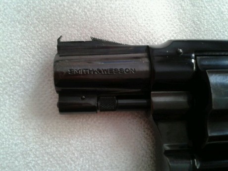 Hola, compañeros de armas.
Acabo de adquirir un revólver smith wesson airwight de 2 pulgadas, al cual 00