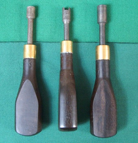 Os presento un modelo de sachachimeneas funcional y elegante. Mango de madera de ébano africano con remate 02