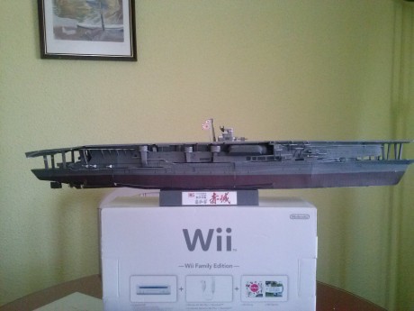 Pues aquí ando construyendo el Akagi, este portaviones, junto con sus compañeros al principio de la guerra 60