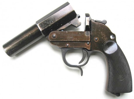 Hace unos días encontré por casualidad en una web extranjera un arma a la venta que hacía muchos años 100