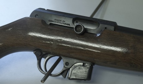 Un conocido vende su carabina del .22 por haber dejado la afición. Es una Brno 581, semiautomática. Carabina 02