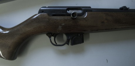 Un conocido vende su carabina del .22 por haber dejado la afición. Es una Brno 581, semiautomática. Carabina 01