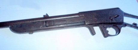 Buenas tardes.¿Alguien conoce la marca o el modelo de este fusil o carabina?
Saludos y gracias 00