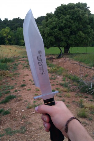 Hola gente!
Hoy me ha llegado un nuevo amigo en casa. Un Bowie Texas Hold'em de S&W. Robustez, simplicidad 42