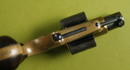 Hace unos días encontré por casualidad en una web extranjera un arma a la venta que hacía muchos años 71