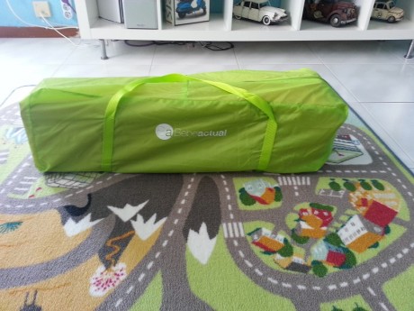 Parque infantil más grande que el típico. Medidas 105105x77cm ancho x largo x alto. La altura interior 10