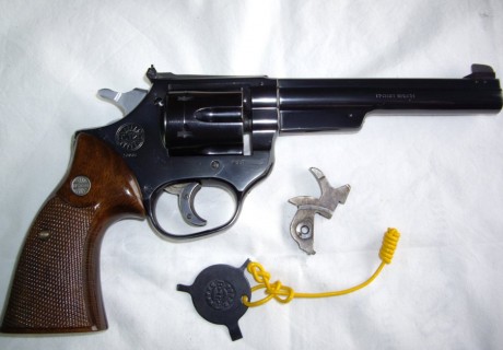 Le he cambiado el percutor por otro con levante para convertir mi Astra Match de Simple a Doble Acción.
Un 01