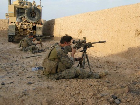 Agujeros de ratas, snipers holes, troneras o como le quieran llamar. Francotirador urbano el reto insuperable.

Un 21