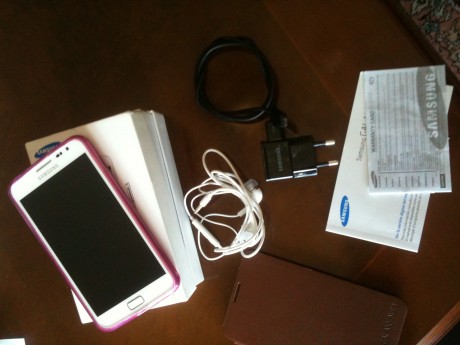 Pues saco a la venta un Samsung Galaxy Note libre en color blanco (no sé si lo había de otro color). El 01