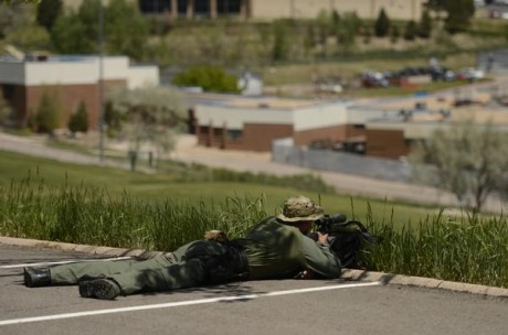 Agujeros de ratas, snipers holes, troneras o como le quieran llamar. Francotirador urbano el reto insuperable.

Un 80