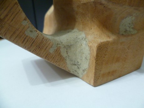 Hola a todos.
A ver si entre todos me decís cómo seguir con esto.
Quise personalizar la cacha de una Drulov 00