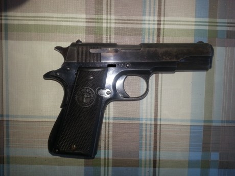 Hola, un amigo ha encontrado una pistola llama lll del 9 corto en un cajon, era del abuelo de la guerra 30