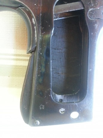 Hola, un amigo ha encontrado una pistola llama lll del 9 corto en un cajon, era del abuelo de la guerra 40