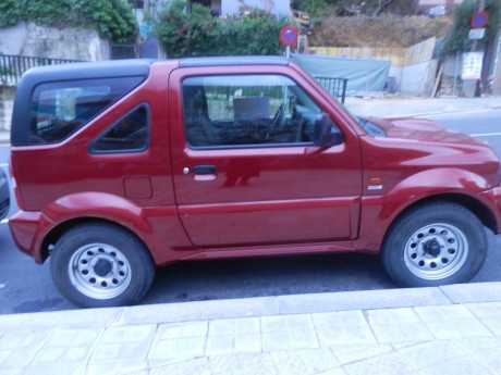 Hola, un amigo vende este 4x4. 

Suzuki Jimny Diesel 70.000 km. 2006        6.500 Euros.
Equipamiento: 01