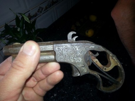 Me gusataria que me ayudariis con este arma haber si alguien sabe el año y la marca de este armas. Gracias 00