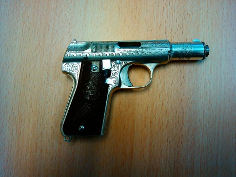 Hola,he abierto este hilo para que todos aquellos que tengais armas Españolas,podais lucirlas aqui con 00
