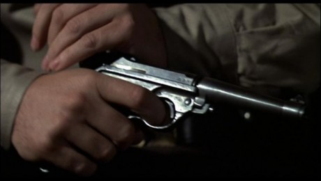 Compañeros,

En vista de las ganas de algunos (Elcafe, Wilcow, Vrakk, etc) por adivinar armas de películas 20