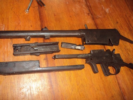 Buenas tardes.¿Alguien conoce la marca o el modelo de este fusil o carabina?
Saludos y gracias 31