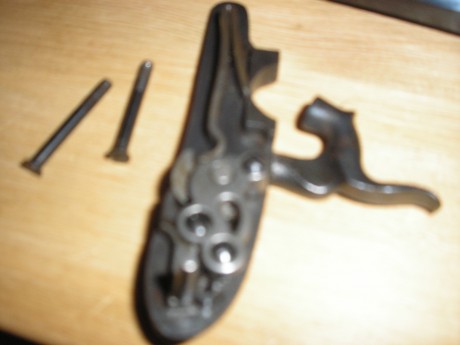 Hola compañeros.
Acabo de comprarme esta pistola de Avancarga.

Quiero que me confirmeis unos detallitos.

Antes 61