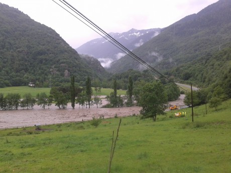 Buenos días.

El pasado martes día 18.06.2013, el agua arrasó el  :evil: Valle de Aran y otros lugares 02