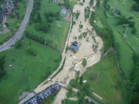 Buenos días.

El pasado martes día 18.06.2013, el agua arrasó el  :evil: Valle de Aran y otros lugares 10