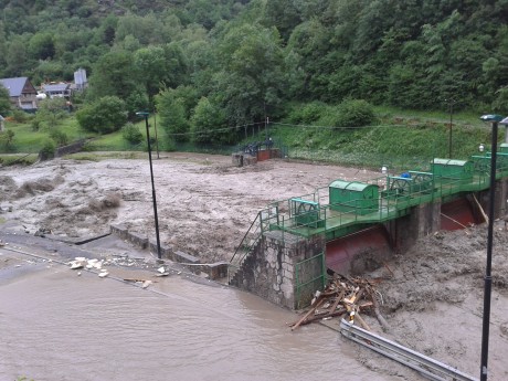 Buenos días.

El pasado martes día 18.06.2013, el agua arrasó el  :evil: Valle de Aran y otros lugares 20