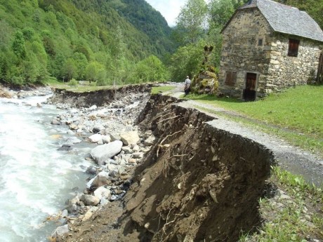 Buenos días.

El pasado martes día 18.06.2013, el agua arrasó el  :evil: Valle de Aran y otros lugares 31