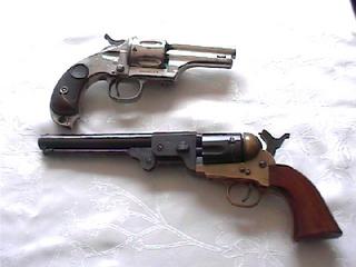 Hola , Alguien tiene un tambor de combersion?que tal es tirar con cartucho metalico con este revolver? 50