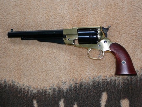 Por fin tengo en mis manos mi primer arma de pólvora negra, se trata de un revólver Pietta modelo Remington 00