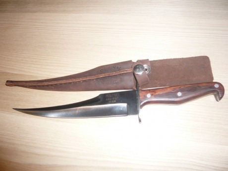 Un cuchillo, aunque no muy visto, de todos conocido, es el Macho Riojano.
Un cuchillo que se usaba tanto 172