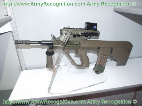 Australian Defense Forces y su Steyr AUG, parace ser que estan plenamente convencidos con su arma (no 00
