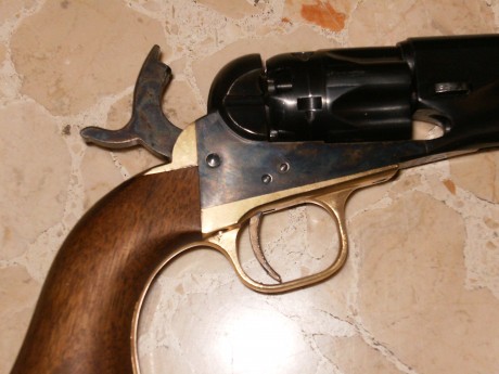 Hola a Todos: acaban de hacerme un regalo y necesito ayuda para identificar el modelo exacto de este revolver.
Fabricante 11