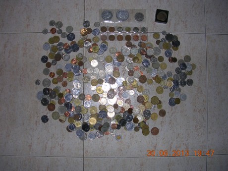 Hace tiempo me dió por coleccionar monedas, llegué a tener muchñisimas, pero la mayorñai las cambié por 01