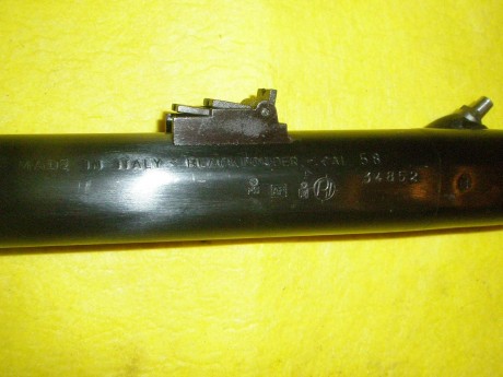 Poseo un Zuavo 1863 calibre 58 que deseo poner en venta, pero antes de ello me gustaría conocer su fabricante.

El 00