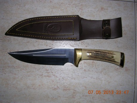 Un cuchillo, aunque no muy visto, de todos conocido, es el Macho Riojano.
Un cuchillo que se usaba tanto 100