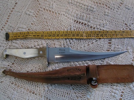 Un cuchillo, aunque no muy visto, de todos conocido, es el Macho Riojano.
Un cuchillo que se usaba tanto 111