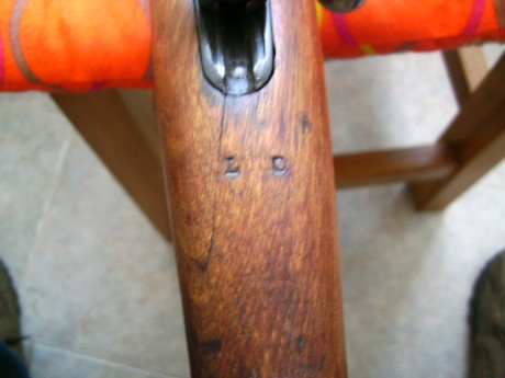 ¿alguien sabe que significan? ¿puede ser el lugar de destino de las armas, como algun cuerpo en especial?

son 40