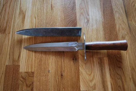 Un cuchillo, aunque no muy visto, de todos conocido, es el Macho Riojano.
Un cuchillo que se usaba tanto 60