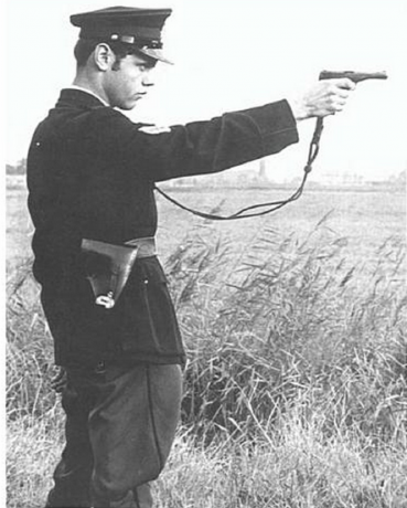 Hace unos días encontré por casualidad en una web extranjera un arma a la venta que hacía muchos años 10