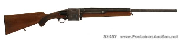 Hola, en 1899 un hombre llamado Becker diseño una escopeta basada en un revolver, la Becker Revolving.
Por 01