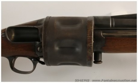 Hola, en 1899 un hombre llamado Becker diseño una escopeta basada en un revolver, la Becker Revolving.
Por 00