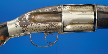Hola, en 1899 un hombre llamado Becker diseño una escopeta basada en un revolver, la Becker Revolving.
Por 22