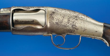 Hola, en 1899 un hombre llamado Becker diseño una escopeta basada en un revolver, la Becker Revolving.
Por 21