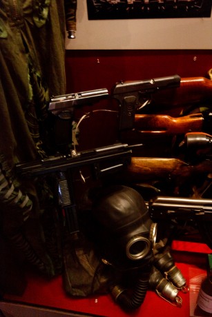 Bueno pues he encontrado las fotografias que hice en el museo de Londres sobre armas-militaria y las queria 70