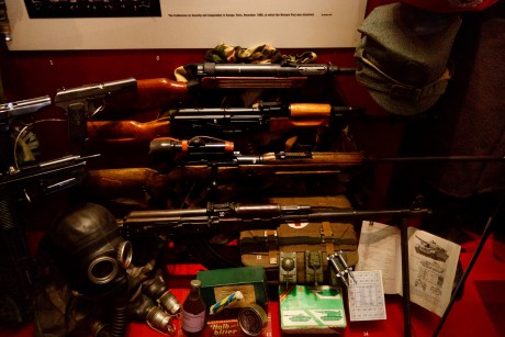 Bueno pues he encontrado las fotografias que hice en el museo de Londres sobre armas-militaria y las queria 82