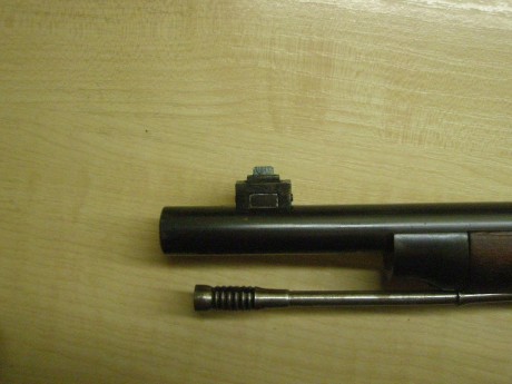 Buenas tardes,

Tengo una carabina militar original del año 1875, de sistema Rolling Block en calibre 51