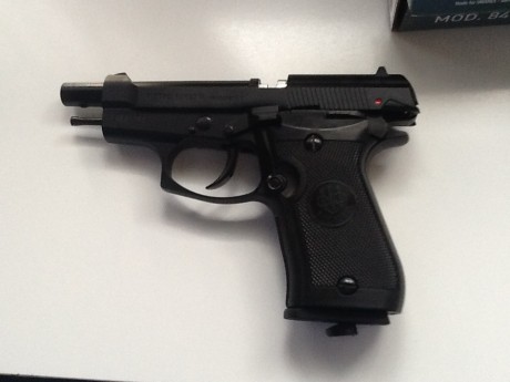 Ya me he hecho con la nueva Beretta de Umarex en Leopard de Madrid.
Os dejo unas fotitos no muy buenas....con 00