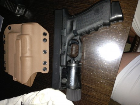Hola
Vendo funda marca Raven de Kydex de alta calidad, en color coyote, hecha a medida para glock17 con 01