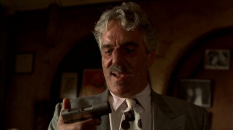 Compañeros,

En vista de las ganas de algunos (Elcafe, Wilcow, Vrakk, etc) por adivinar armas de películas 40